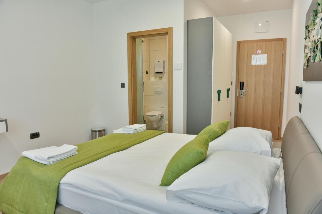 Hostel Green Donji Kraljevoc Exteriör bild